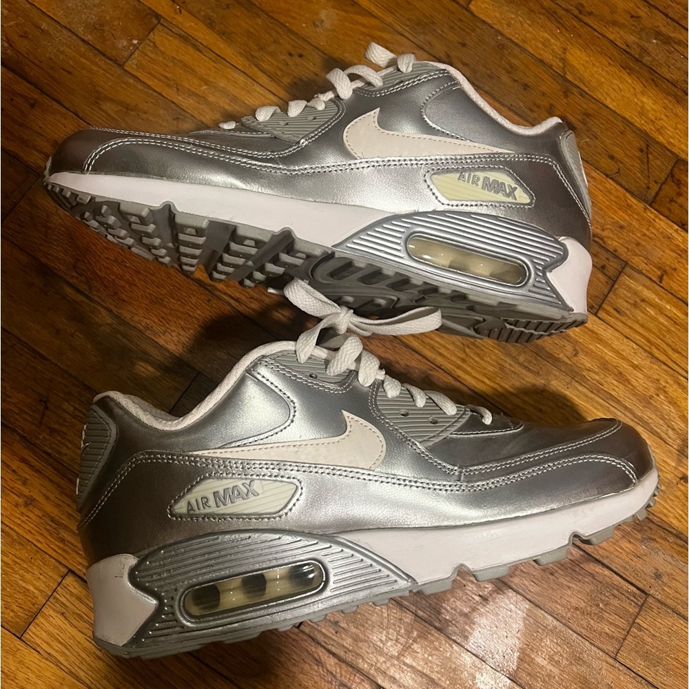 Nike Women’s Air Max 90 metallic